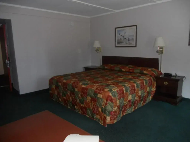 Rapids Inn and Suites