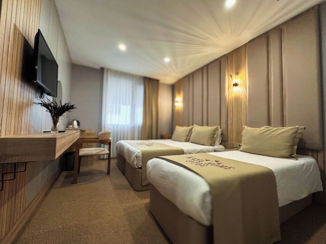 Standard Triple room with city view