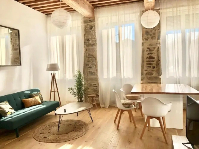 2 Bedrooms Apartment