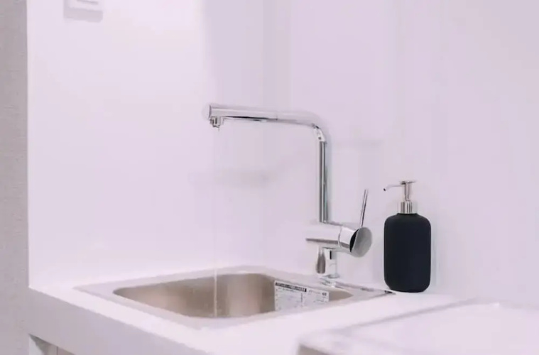 Minimalist Loft 202