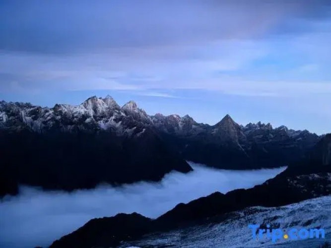 Walker Mountain Residence (Siguniang Mountain)