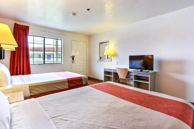 Motel 6 Salinas, CA - North Monterey Area