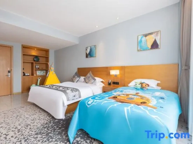 Family Suite with balcony and with city view
