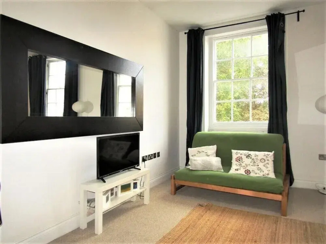 Large Private Double En-suite - 5