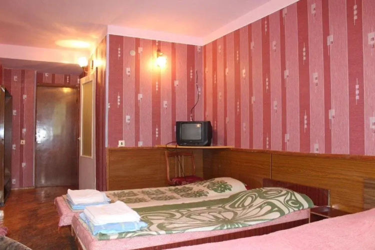 Nairi Rest House