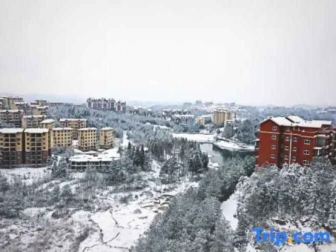 Yiqing Holiday Hotel