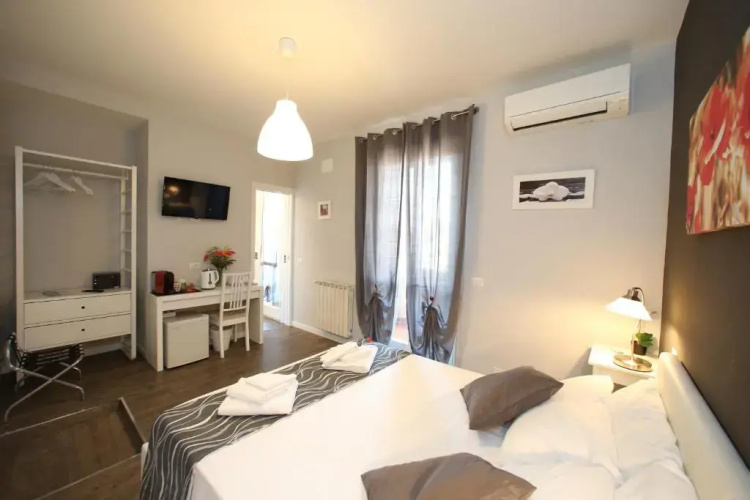 A 2 Passi dai Musei Guest House