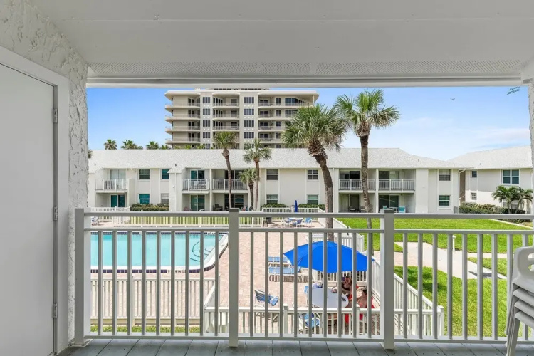 Colony Beach Club 220