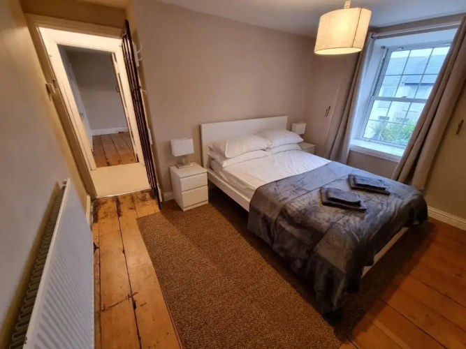 4 Bedrooms Cottage