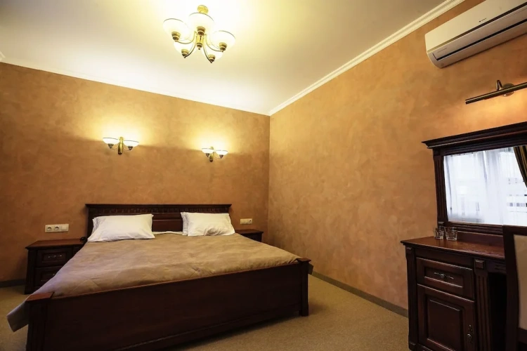 Double Suite with balcony and with courtyard view