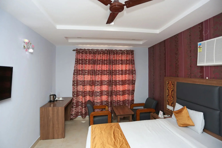 Hotel Mahabir Sheraton by OYO Rooms