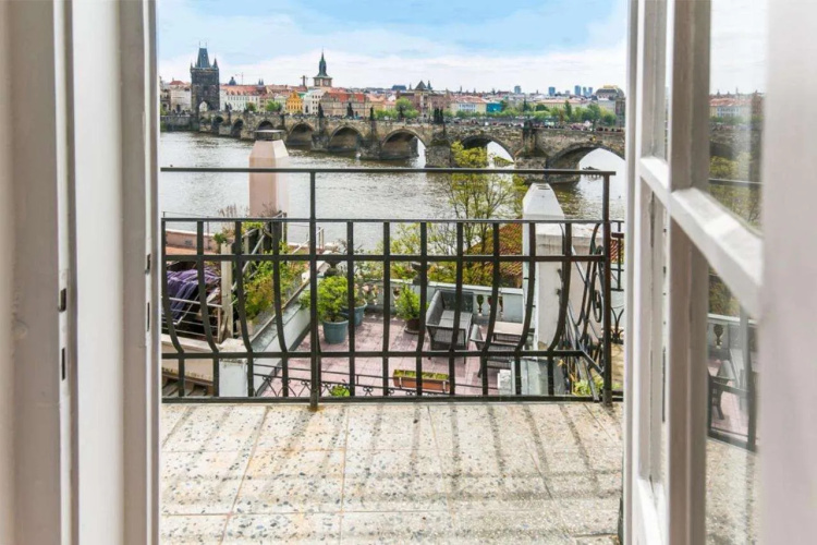 Residence Charles Bridge