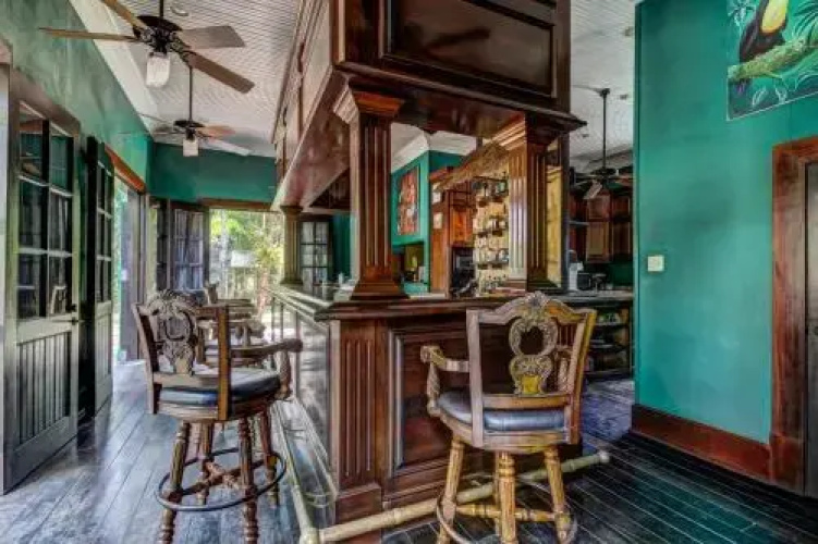 Toucan Suite @ Mahogany Hall