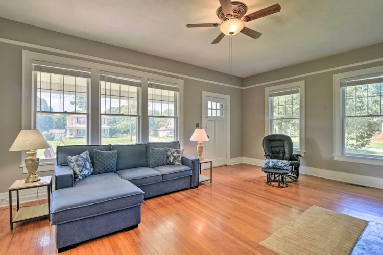 4 Bedrooms Cottage
