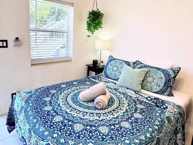 Southwinds 3 for 2 Queen Studio Steps to Beach