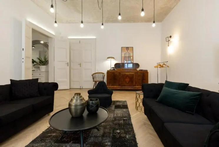 2 Bedrooms Apartment