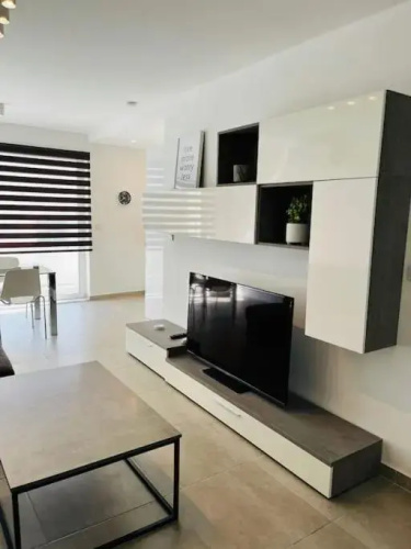 Sliema, Stylish 2 Bedroom Apartment with Parking