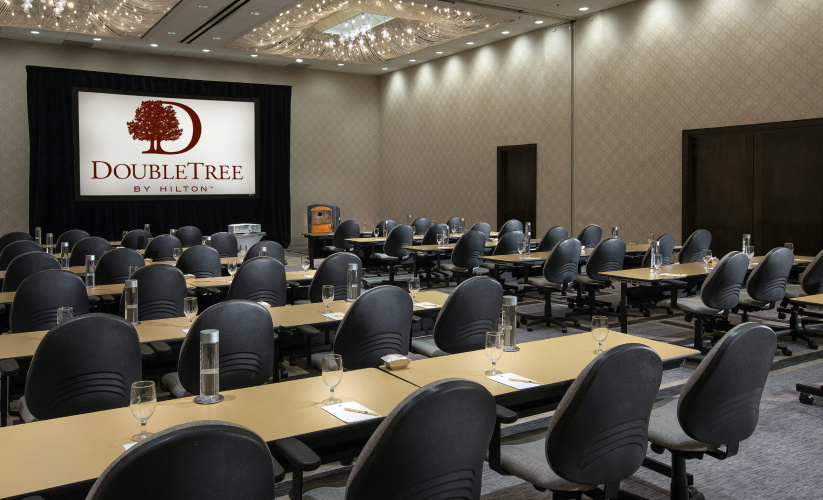 DoubleTree by Hilton Chicago - Oak Brook photo 21