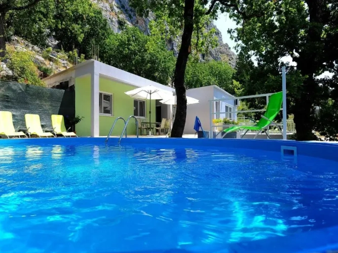 4 Bedrooms Cottage