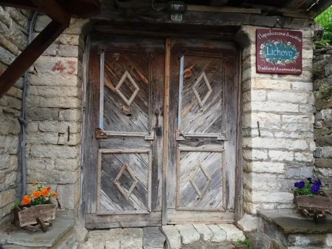 5 Bedrooms Cottage