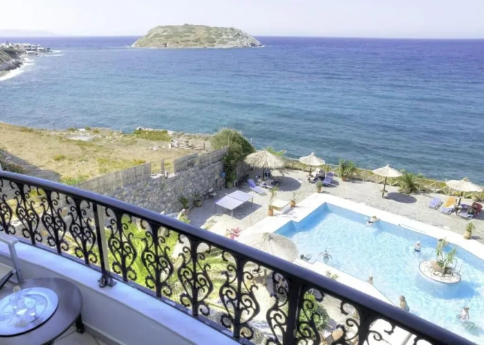 Standard Twin room with sea view