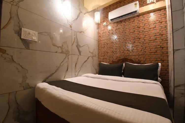 Hotel Plush