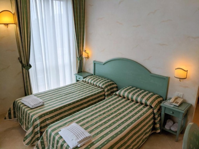 Standard Twin room with balcony