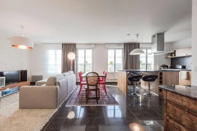 3 Bedrooms Apartment