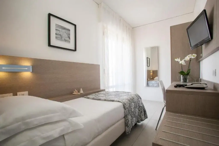 Standard Single room with partial sea view