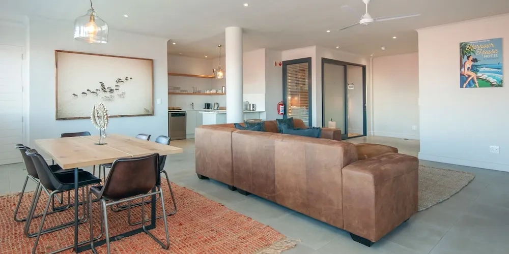 2 Bedrooms Classic Apartment