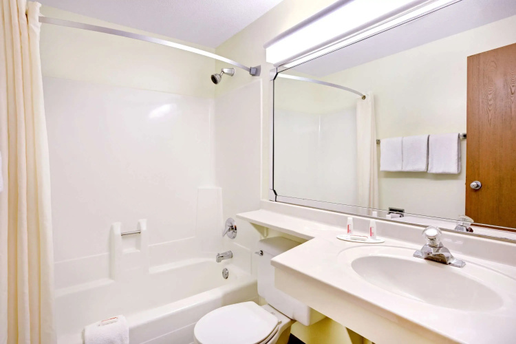 Super 8 by Wyndham Aberdeen East