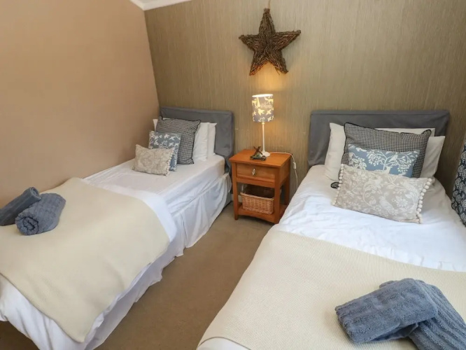 1 Hornbeam Lodge