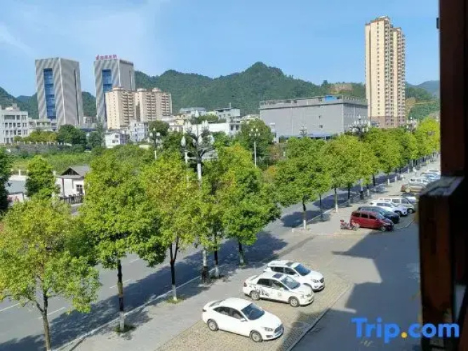 Jishou Penglai Inn