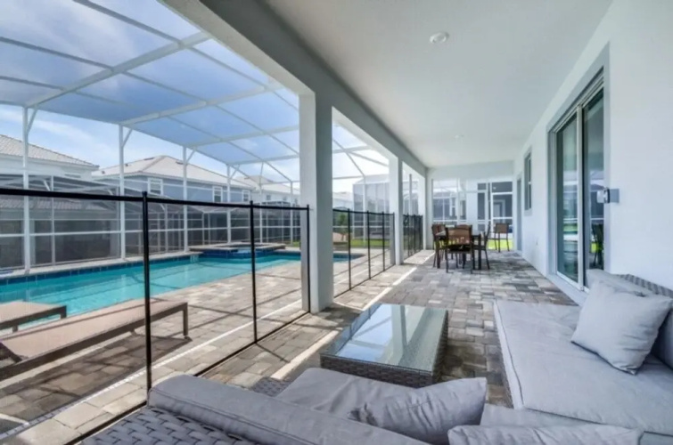 9076hs 8 Bedroom Villa by Redawning