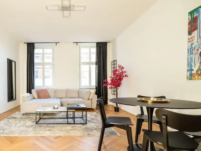 Rochus Stylish Stays