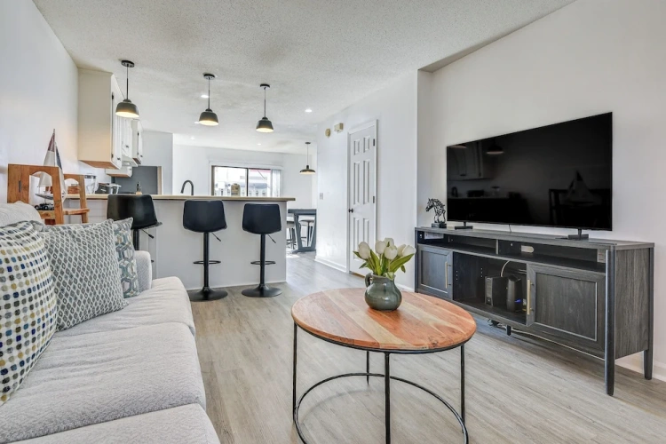 2 Bedrooms Apartment