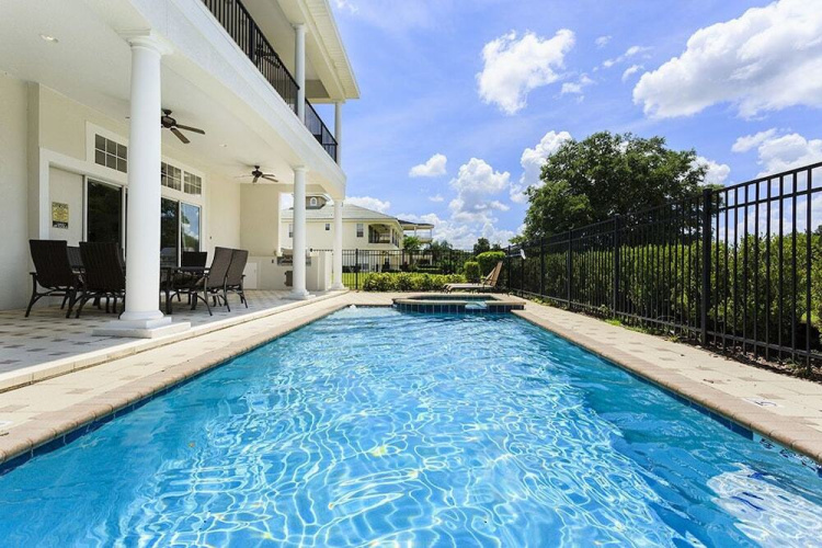 Terrific 5 bed home with a cinima & pool