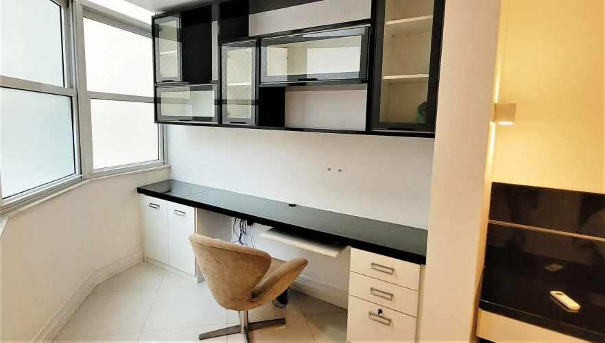 Amplo apartamento Avenida Atlantica