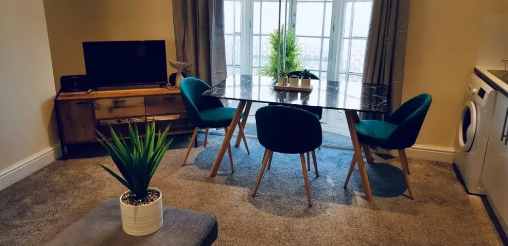 Three Bed Apt Beach View Brighton by Sojo Stay