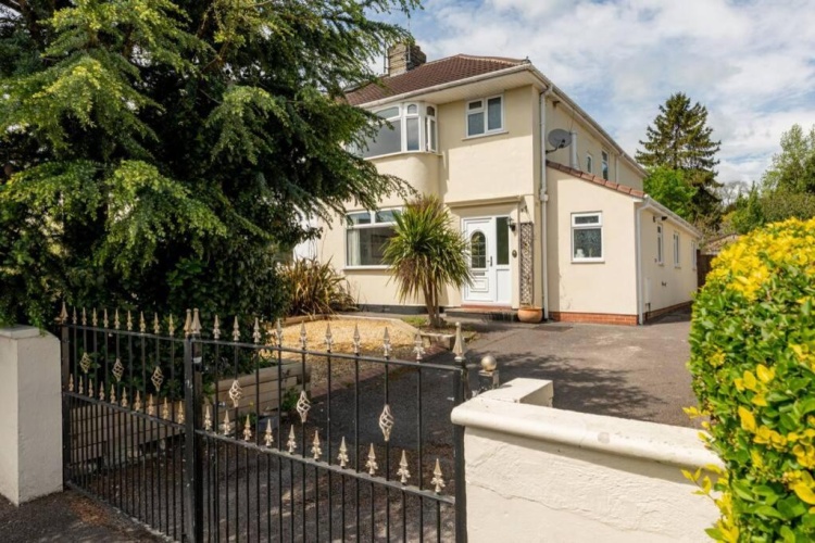 3 Bedrooms Cottage