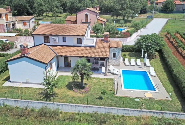 3 Bedrooms Villa