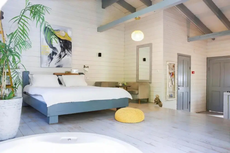 Eili Suites