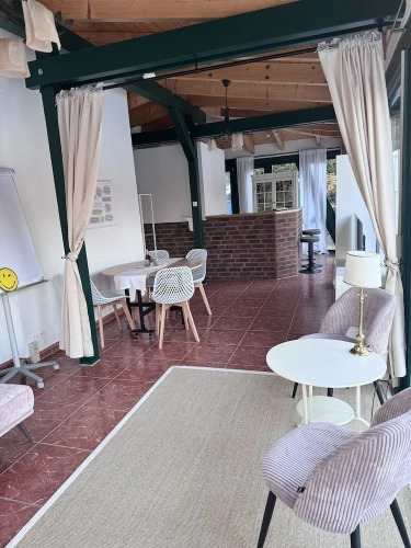 Deluxe Studio