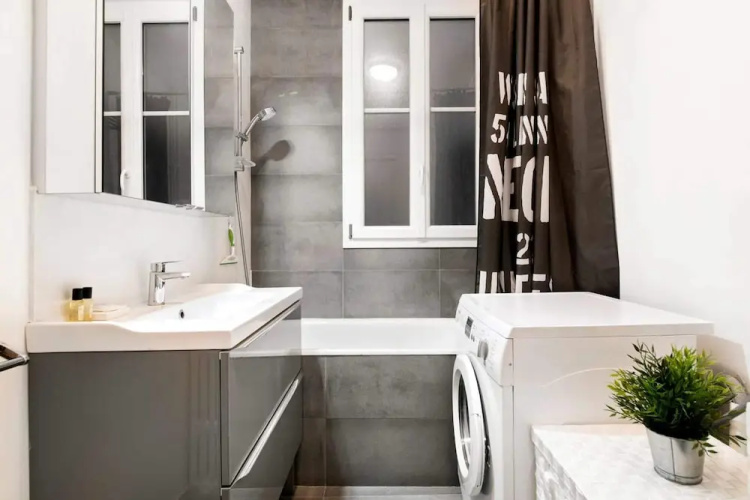 Bright Champerret Apartment Fits 4 in Paris 17th!