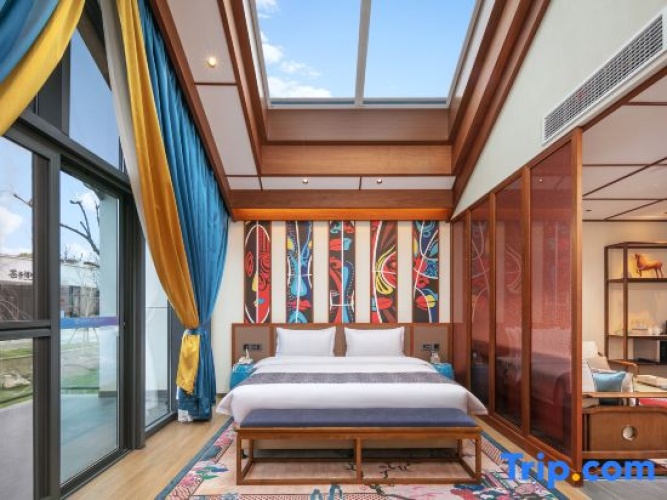 Suite with balcony