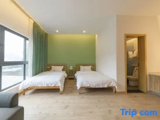 Standard Twin room with mountain view