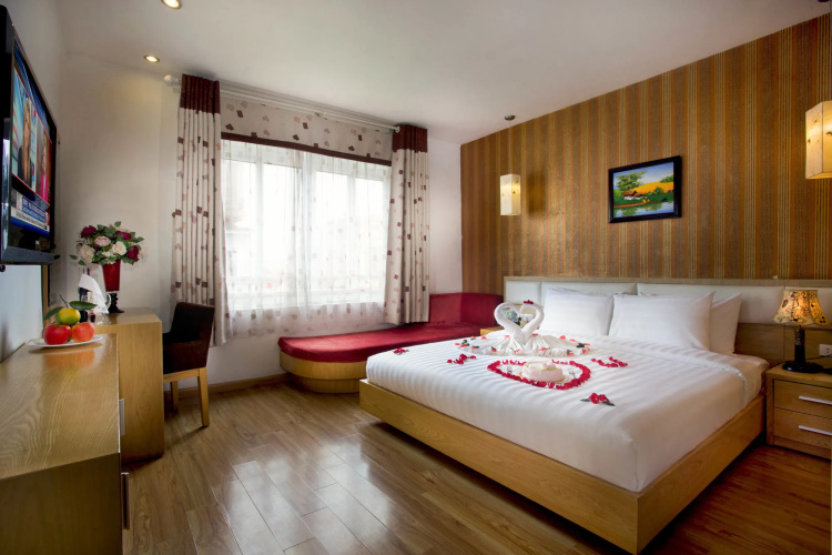 Tu Linh Palace Hotel