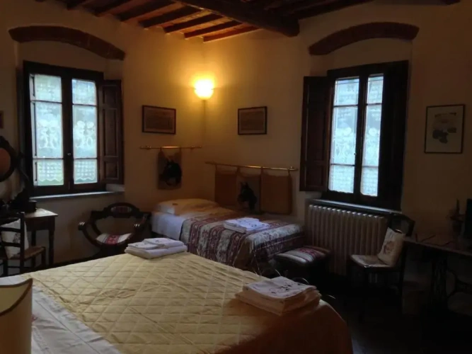 Standard Triple room