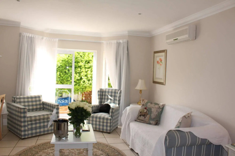 Gordon's Beach Lodge
