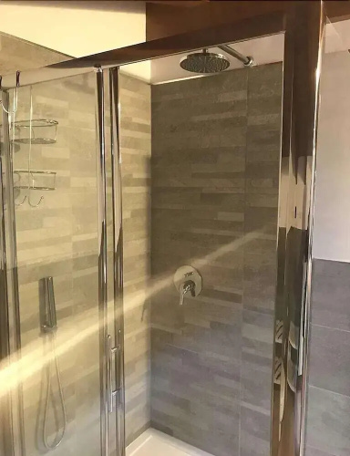 Sir Roy - 1 Br Apts